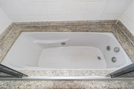 Apartamento à venda com 187m², 3 quartos e 3 vagasDetalhe Banheiro - Suíte 2