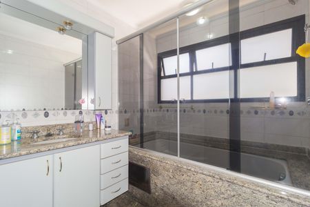 Apartamento à venda com 187m², 3 quartos e 3 vagasBanheiro - Suíte 2