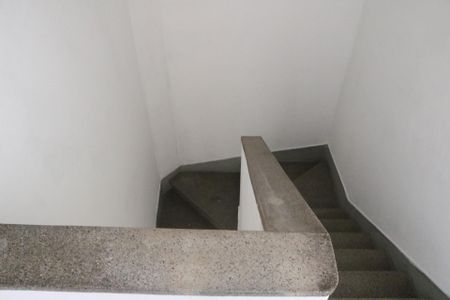 Casa à venda com 80m², 2 quartos e 1 vagaCorredor - Escada