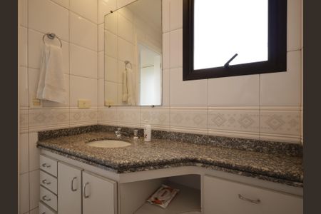 Apartamento à venda com 251m², 3 quartos e 3 vagasBanheiro da Suíte 1
