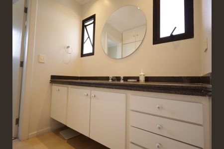 Apartamento à venda com 251m², 3 quartos e 3 vagasBanheiro da Suíte 2