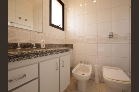 Apartamento à venda com 251m², 3 quartos e 3 vagasBanheiro da Suíte 1