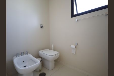 Apartamento à venda com 251m², 3 quartos e 3 vagasBanheiro da Suíte 2