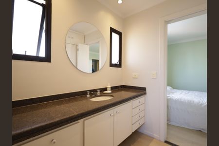 Apartamento à venda com 251m², 3 quartos e 3 vagasBanheiro da Suíte 2