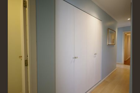 Apartamento à venda com 251m², 3 quartos e 3 vagasCorredor