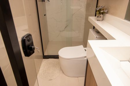 Casa de condomínio à venda com 120m², 2 quartos e 2 vagasBanheiro quarto 1