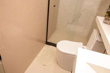 Casa de condomínio à venda com 120m², 2 quartos e 2 vagasBanheiro quarto 1