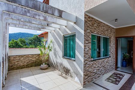 Casa à venda com 545m², 5 quartos e 3 vagasEntrada