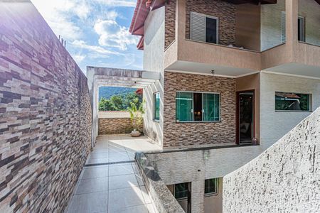 Casa à venda com 545m², 5 quartos e 3 vagasEntrada