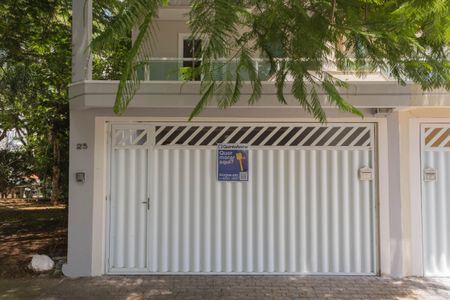 Casa à venda com 167m², 3 quartos e 4 vagas Casa à venda com 167m², 3 quartos e 4 vagasFachada