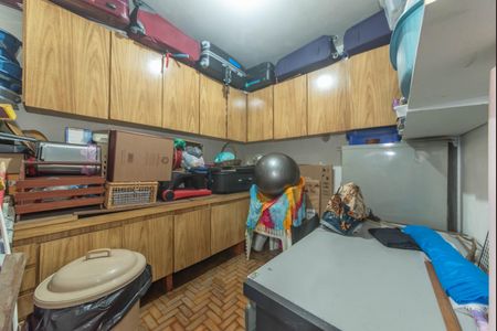 Casa à venda com 179m², 3 quartos e 4 vagas Casa à venda com 179m², 3 quartos e 4 vagasArea de Serviço - Quarto