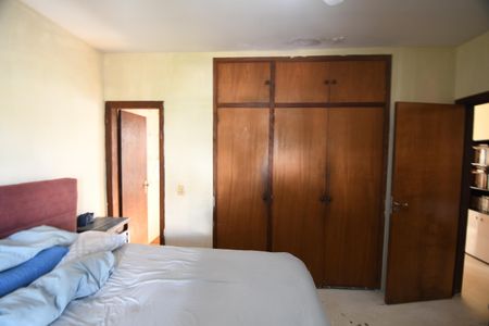 Casa à venda com 258m², 4 quartos e 2 vagasQuarto - Suíte