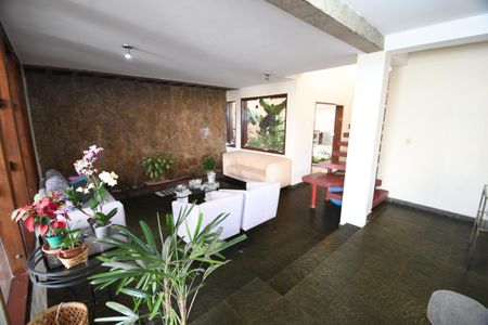 Casa à venda com 258m², 4 quartos e 2 vagasSala 1