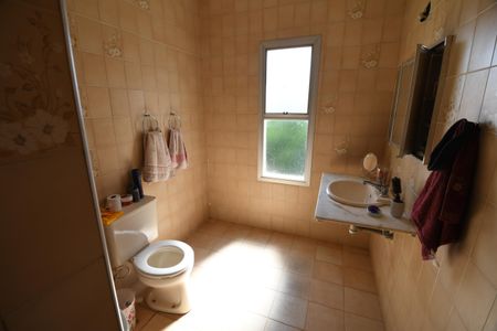 Casa à venda com 258m², 4 quartos e 2 vagasBanheiro 3