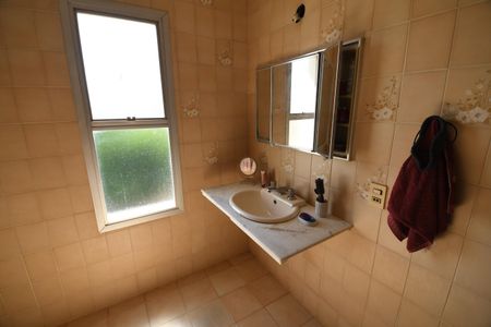 Casa à venda com 258m², 4 quartos e 2 vagasBanheiro 3