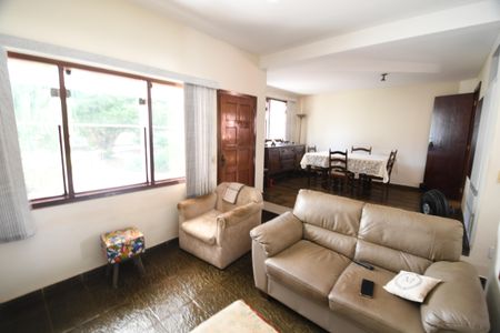 Casa à venda com 258m², 4 quartos e 2 vagasSala 2