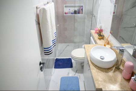 Casa à venda com 225m², 3 quartos e 2 vagas Casa à venda com 225m², 3 quartos e 2 vagasBanheiro Social