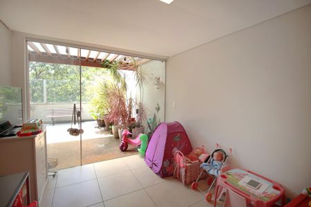 Apartamento à venda com 240m², 5 quartos e 4 vagasQuarto de Visitas