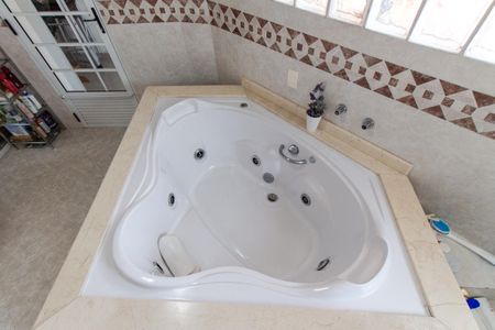 Casa à venda com 380m², 3 quartos e 6 vagasBanheiro da Suíte 2 