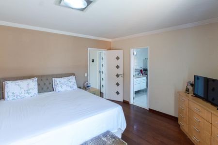 Casa à venda com 380m², 3 quartos e 6 vagasSuíte 2  