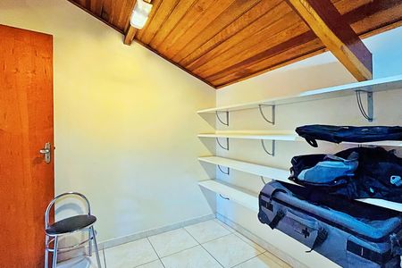 Casa à venda com 138m², 3 quartos e 4 vagas Casa à venda com 138m², 3 quartos e 4 vagasCloset