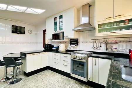 Casa à venda com 138m², 3 quartos e 4 vagas Casa à venda com 138m², 3 quartos e 4 vagasCozinha