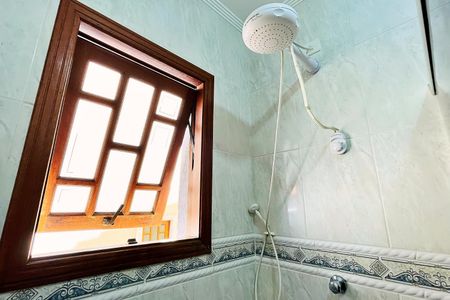 Casa à venda com 138m², 3 quartos e 4 vagas Casa à venda com 138m², 3 quartos e 4 vagasBanheiro da Suíte 1