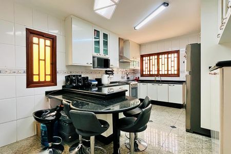 Casa à venda com 138m², 3 quartos e 4 vagas Casa à venda com 138m², 3 quartos e 4 vagasCozinha