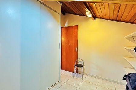 Casa à venda com 138m², 3 quartos e 4 vagas Casa à venda com 138m², 3 quartos e 4 vagasCloset