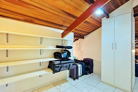 Casa à venda com 138m², 3 quartos e 4 vagas Casa à venda com 138m², 3 quartos e 4 vagasCloset