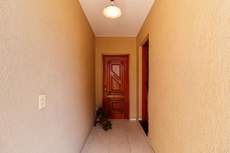 Casa à venda com 235m², 3 quartos e 4 vagasHall social