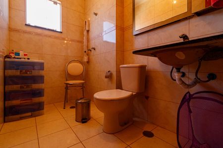 Casa à venda com 235m², 3 quartos e 4 vagasBanheiro da Suíte