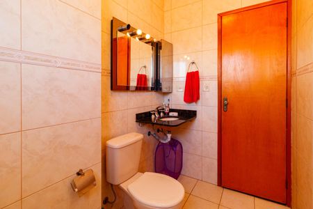 Casa à venda com 235m², 3 quartos e 4 vagasBanheiro da Suíte