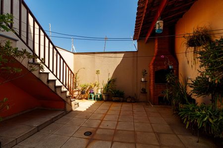 Casa à venda com 235m², 3 quartos e 4 vagasÁrea externa