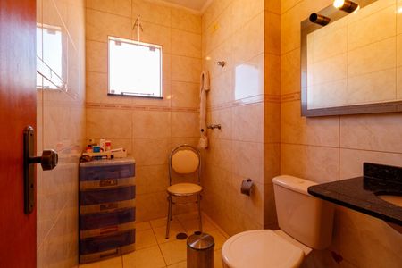 Casa à venda com 235m², 3 quartos e 4 vagasBanheiro da Suíte