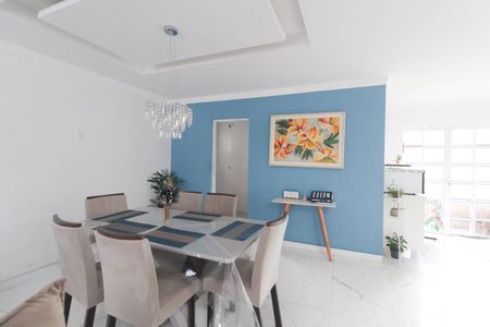 Casa à venda com 304m², 3 quartos e 2 vagas Casa à venda com 304m², 3 quartos e 2 vagasSala