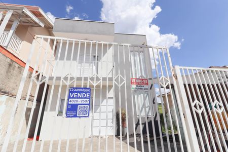 Casa à venda com 304m², 3 quartos e 2 vagas Casa à venda com 304m², 3 quartos e 2 vagasFachada