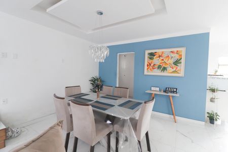 Casa à venda com 304m², 3 quartos e 2 vagas Casa à venda com 304m², 3 quartos e 2 vagasSala