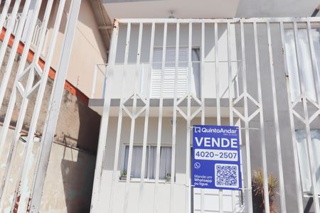 Casa à venda com 304m², 3 quartos e 2 vagas Casa à venda com 304m², 3 quartos e 2 vagasFachada