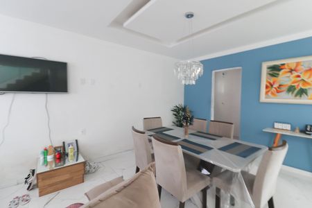 Casa à venda com 304m², 3 quartos e 2 vagas Casa à venda com 304m², 3 quartos e 2 vagasSala