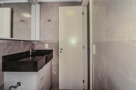 Apartamento à venda com 58m², 2 quartos e 2 vagas Apartamento à venda com 58m², 2 quartos e 2 vagasBanheiro da Suíte