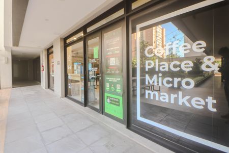 Apartamento à venda com 58m², 2 quartos e 2 vagas Apartamento à venda com 58m², 2 quartos e 2 vagasÁrea comum -Mercado do Condomínio