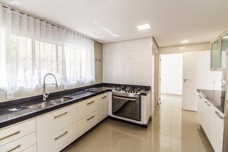 Casa de condomínio à venda com 500m², 5 quartos e 6 vagasCozinha