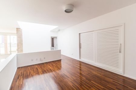 Casa de condomínio à venda com 500m², 5 quartos e 6 vagasSala de TV