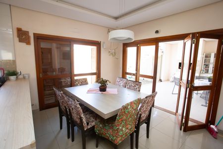 Casa à venda com 272m², 4 quartos e 2 vagas Casa à venda com 272m², 4 quartos e 2 vagasCozinha