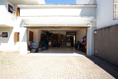 Casa à venda com 272m², 4 quartos e 2 vagas Casa à venda com 272m², 4 quartos e 2 vagasGaragem