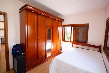 Casa à venda com 272m², 4 quartos e 2 vagas Casa à venda com 272m², 4 quartos e 2 vagasQuarto 3