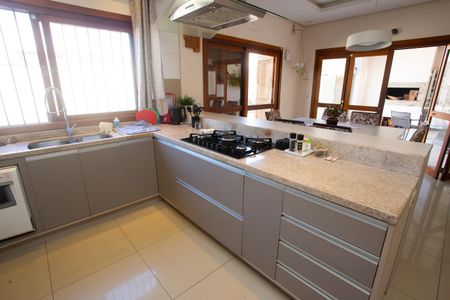 Casa à venda com 272m², 4 quartos e 2 vagas Casa à venda com 272m², 4 quartos e 2 vagasCozinha