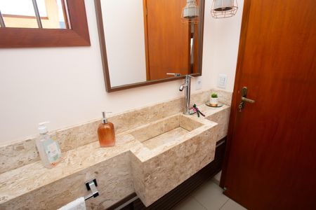 Casa à venda com 272m², 4 quartos e 2 vagas Casa à venda com 272m², 4 quartos e 2 vagasLavabo