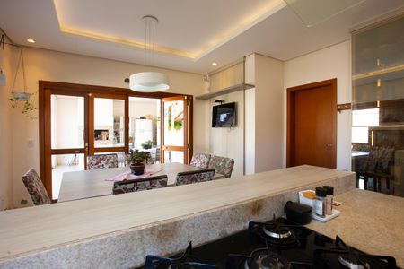 Casa à venda com 272m², 4 quartos e 2 vagas Casa à venda com 272m², 4 quartos e 2 vagasCozinha